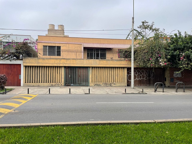 AV B 220-226 LT 19 MZ M2 URB LOS JAZMINES, MIRAFLORES (AV JOSE RAMIREZ GASTON 226, MIRAFLORES)