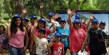 SAT y sus contribuyentes en paseo al Parque Zonal Huáscar